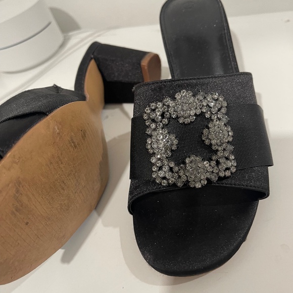 SHOES - Picture 2 of 5